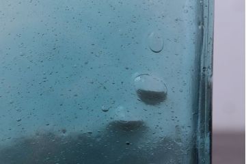 アンティーク雑貨　和製アンティーク　大正期　古い青色ガラス瓶