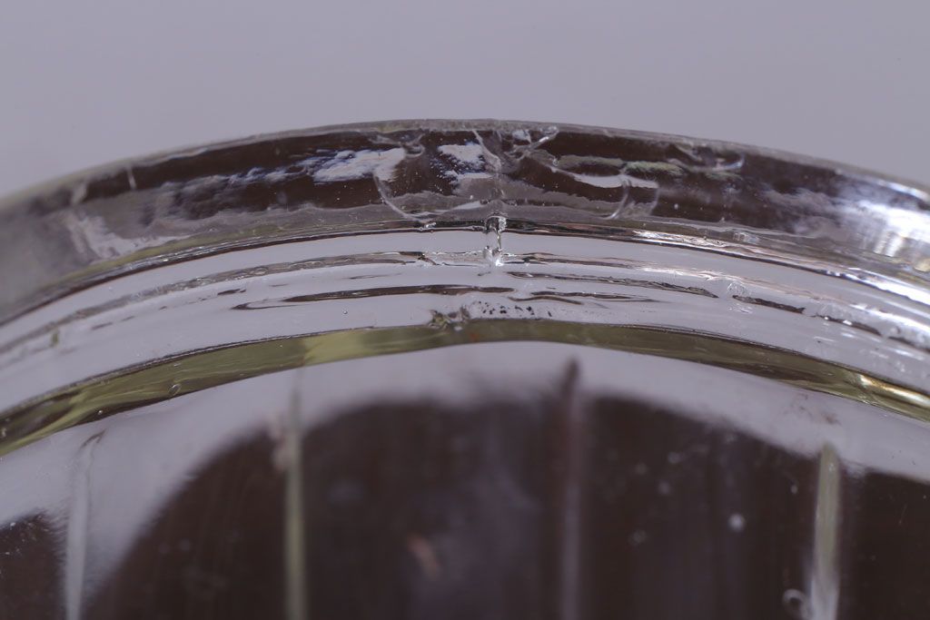 アンティーク雑貨　昭和レトロ　蓋付きのアンティークガラス瓶(キャンディーポット)