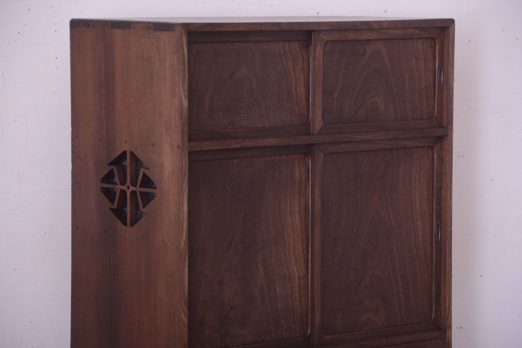 アンティーク家具　古民具・骨董　大正期　透かし彫り!前面桑材の高級茶箪笥