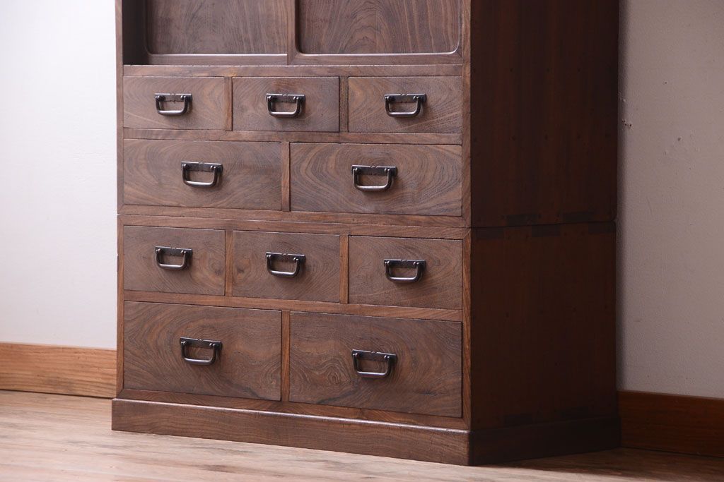 アンティーク家具　古民具・骨董　大正期　透かし彫り!前面桑材の高級茶箪笥