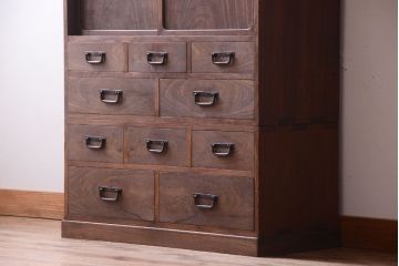 アンティーク家具　古民具・骨董　大正期　透かし彫り!前面桑材の高級茶箪笥