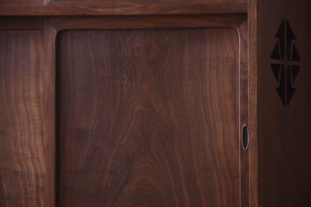 アンティーク家具　古民具・骨董　大正期　透かし彫り!前面桑材の高級茶箪笥