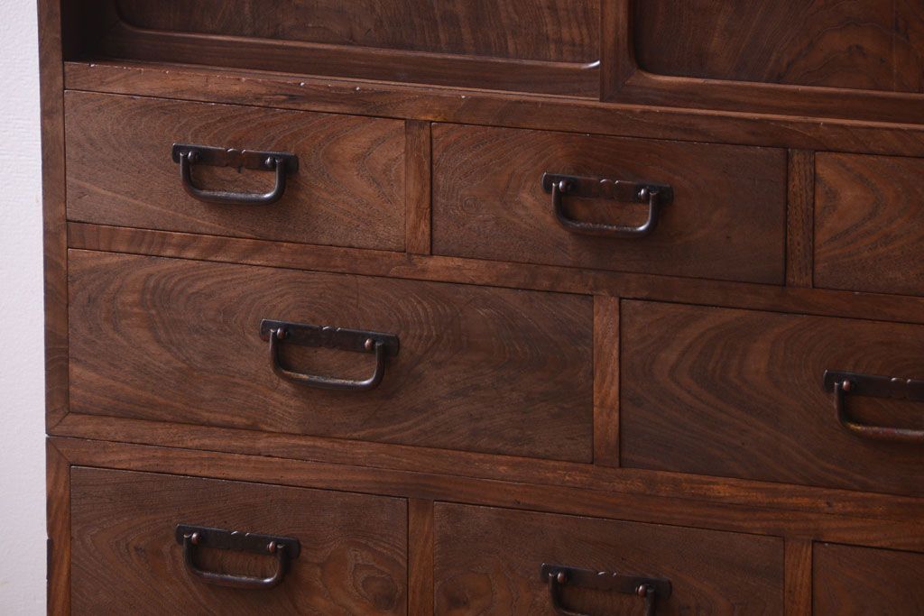 アンティーク家具　古民具・骨董　大正期　透かし彫り!前面桑材の高級茶箪笥