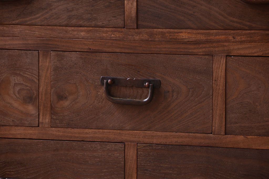 アンティーク家具　古民具・骨董　大正期　透かし彫り!前面桑材の高級茶箪笥