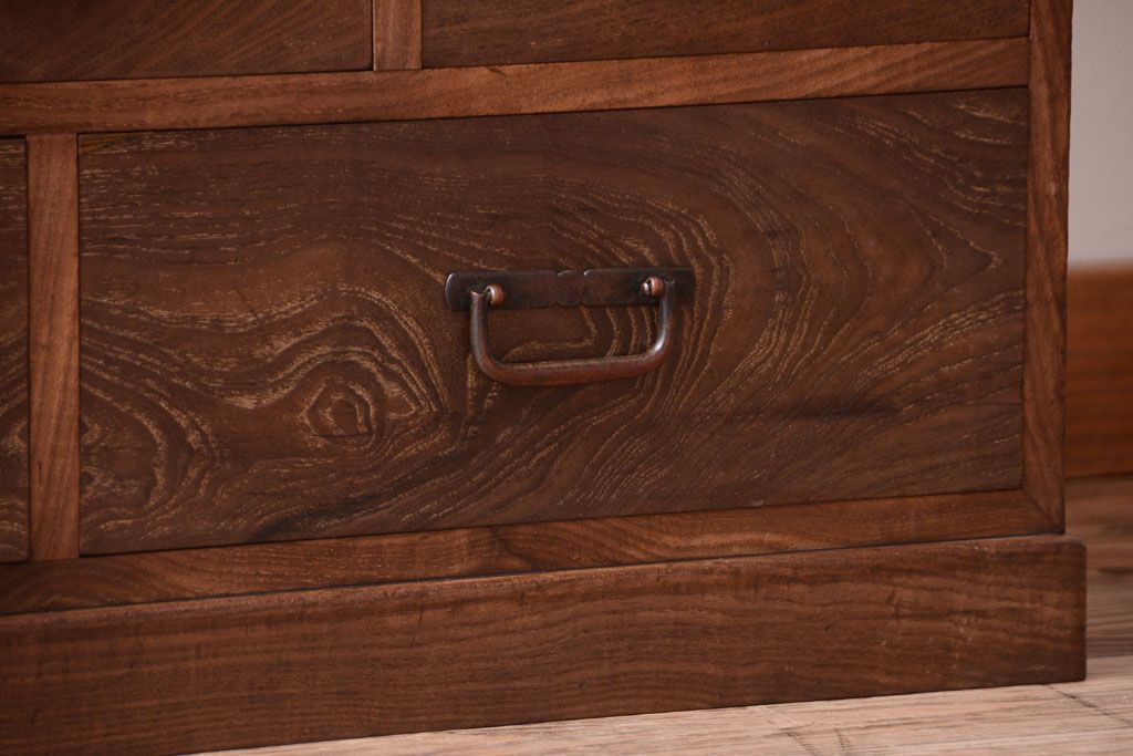 アンティーク家具　古民具・骨董　大正期　透かし彫り!前面桑材の高級茶箪笥