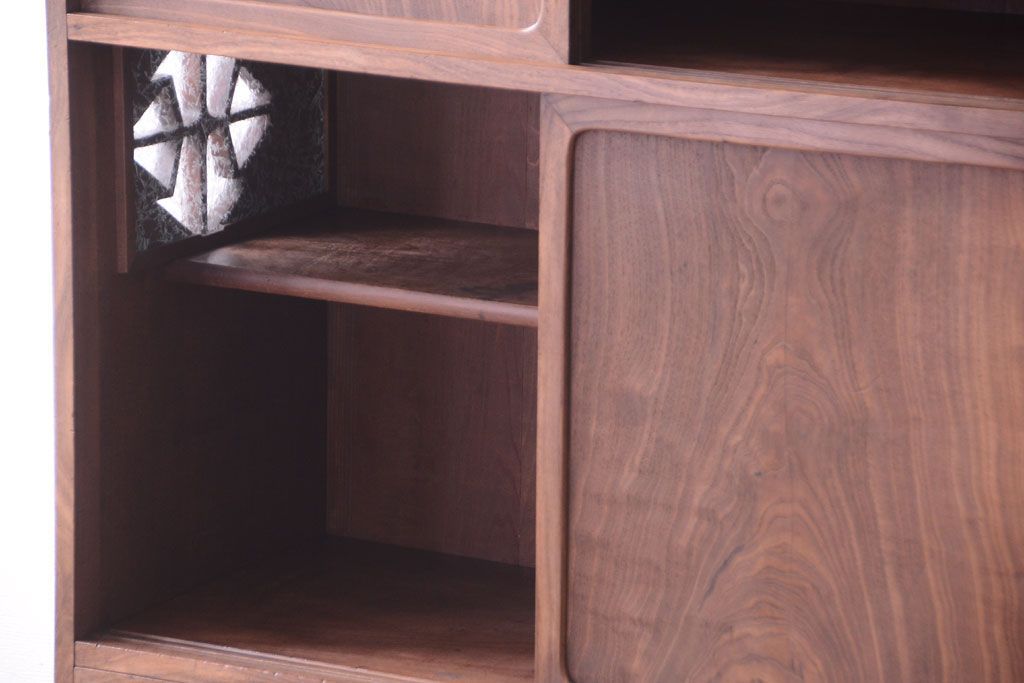 アンティーク家具　古民具・骨董　大正期　透かし彫り!前面桑材の高級茶箪笥