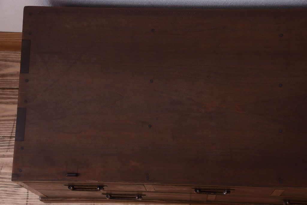 アンティーク家具　古民具・骨董　大正期　透かし彫り!前面桑材の高級茶箪笥