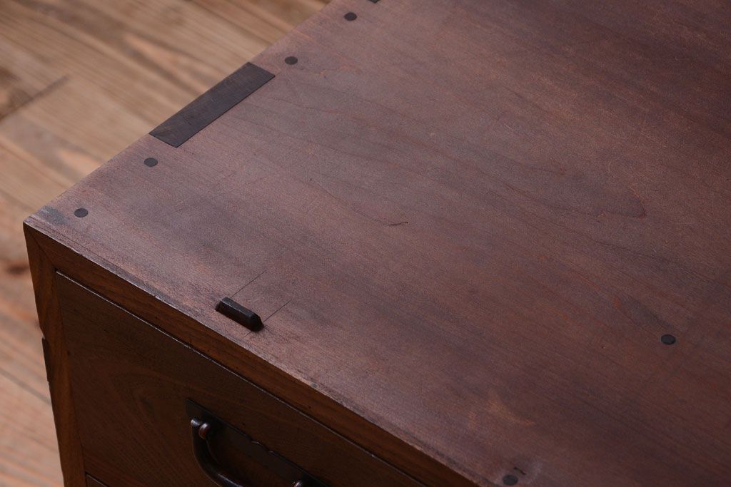 アンティーク家具　古民具・骨董　大正期　透かし彫り!前面桑材の高級茶箪笥