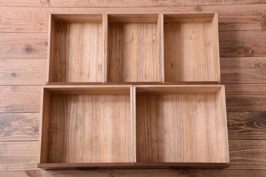 アンティーク家具　古民具・骨董　大正期　透かし彫り!前面桑材の高級茶箪笥