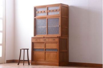 レトロ家具　昭和レトロ　プレスガラス入り!上品なカップボード(食器棚)
