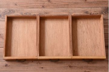 レトロ家具　昭和レトロ　プレスガラス入り!上品なカップボード(食器棚)
