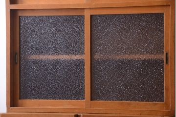レトロ家具　昭和レトロ　プレスガラス入り!上品なカップボード(食器棚)