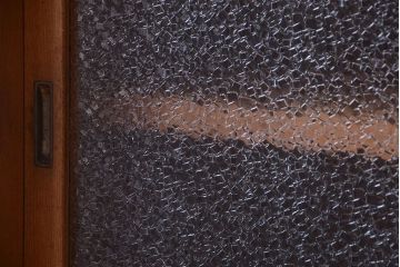 レトロ家具　昭和レトロ　プレスガラス入り!上品なカップボード(食器棚)