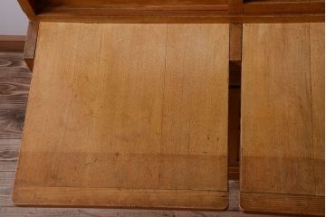 レトロ家具　昭和レトロ　プレスガラス入り!上品なカップボード(食器棚)