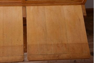 レトロ家具　昭和レトロ　プレスガラス入り!上品なカップボード(食器棚)