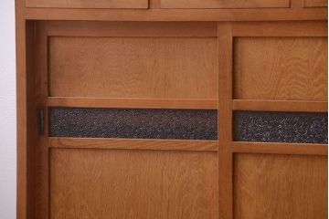 レトロ家具　昭和レトロ　プレスガラス入り!上品なカップボード(食器棚)