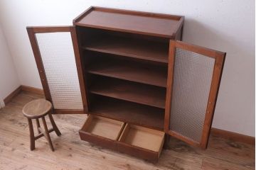 レトロ家具　昭和レトロ　チェッカーガラス入り!古い木のブックケース(本箱)