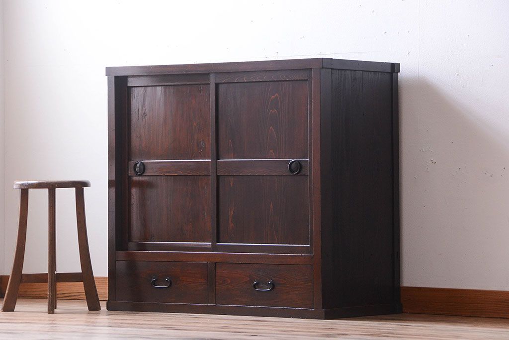 アンティーク家具　古民具・骨董　明治期　味わい深い古い引き戸収納棚(2)