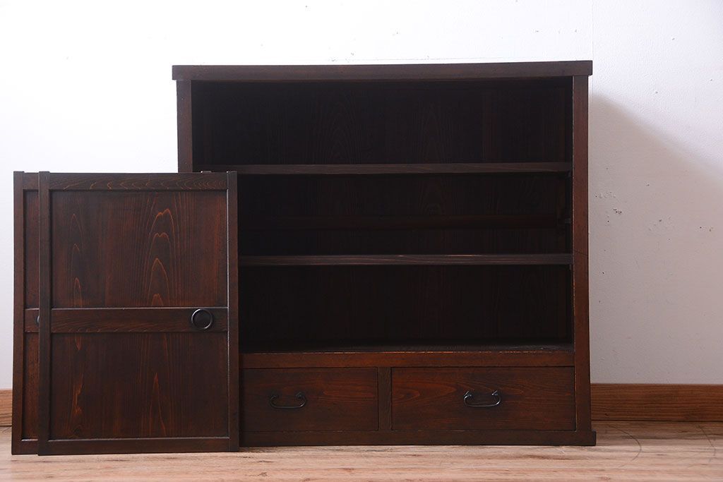 アンティーク家具　古民具・骨董　明治期　味わい深い古い引き戸収納棚(2)