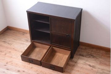 アンティーク家具　古民具・骨董　明治期　味わい深い古い引き戸収納棚(2)