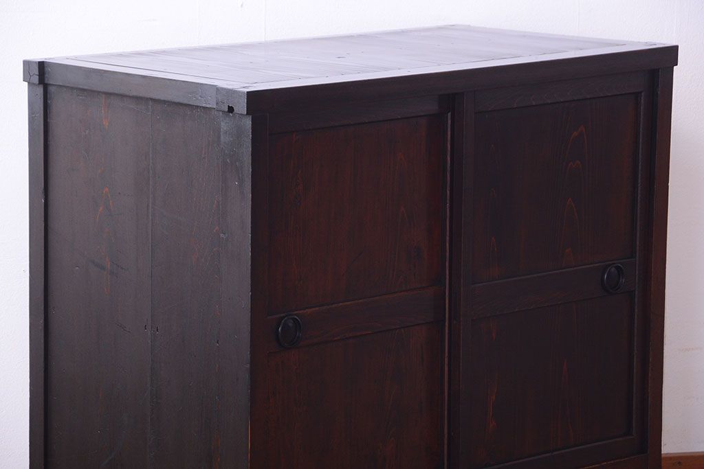 アンティーク家具　古民具・骨董　明治期　味わい深い古い引き戸収納棚(2)