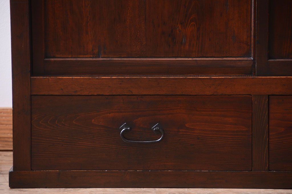 アンティーク家具　古民具・骨董　明治期　味わい深い古い引き戸収納棚(2)