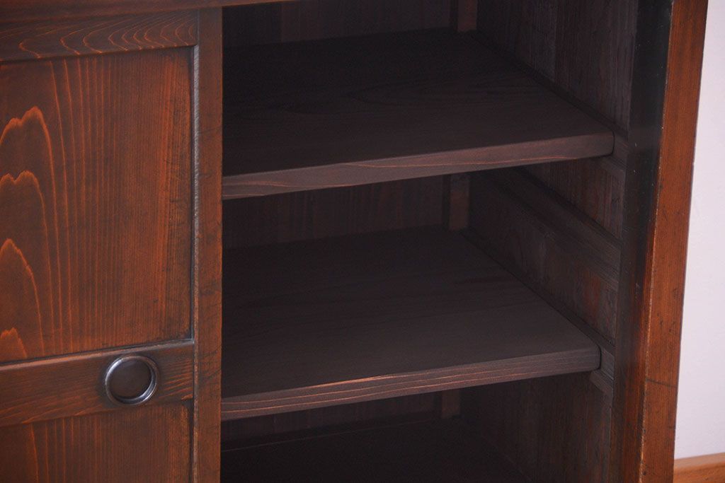 アンティーク家具　古民具・骨董　明治期　味わい深い古い引き戸収納棚(2)