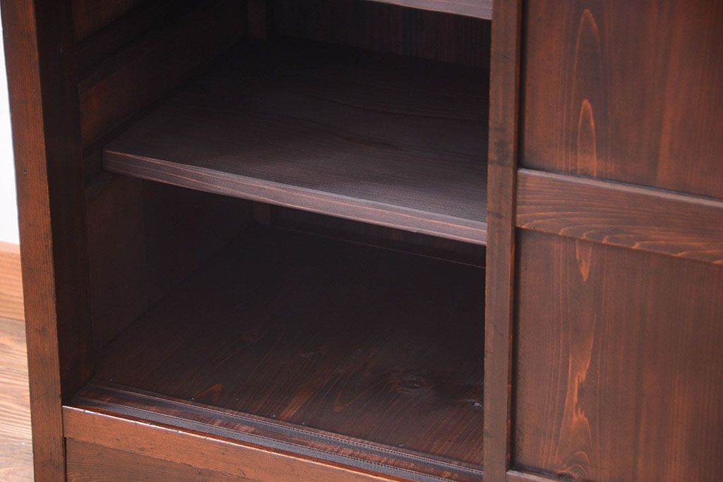 アンティーク家具　古民具・骨董　明治期　味わい深い古い引き戸収納棚(2)