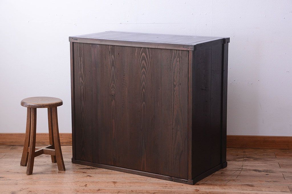 アンティーク家具　古民具・骨董　明治期　味わい深い古い引き戸収納棚(2)