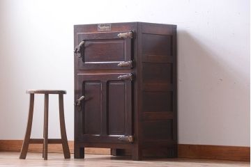 レトロ家具　昭和レトロ　ナラ材製のアンティーク冷蔵庫(冷蔵箱・氷冷蔵庫)(2)