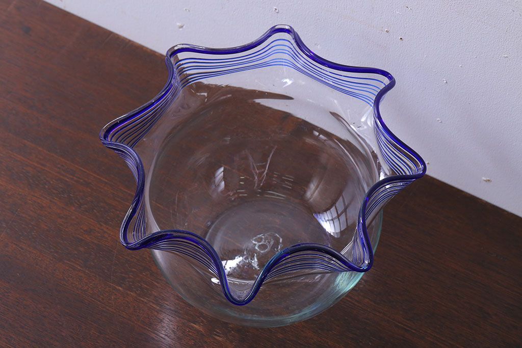 アンティーク雑貨　和製アンティーク　青縁がかわいい古いガラスの金魚鉢