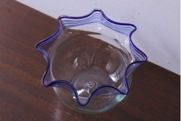 アンティーク雑貨　和製アンティーク　青縁がかわいい古いガラスの金魚鉢