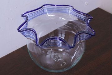 アンティーク雑貨　和製アンティーク　青縁がかわいい古いガラスの金魚鉢