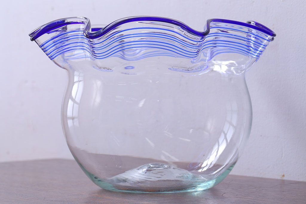 アンティーク雑貨　和製アンティーク　青縁がかわいい古いガラスの金魚鉢