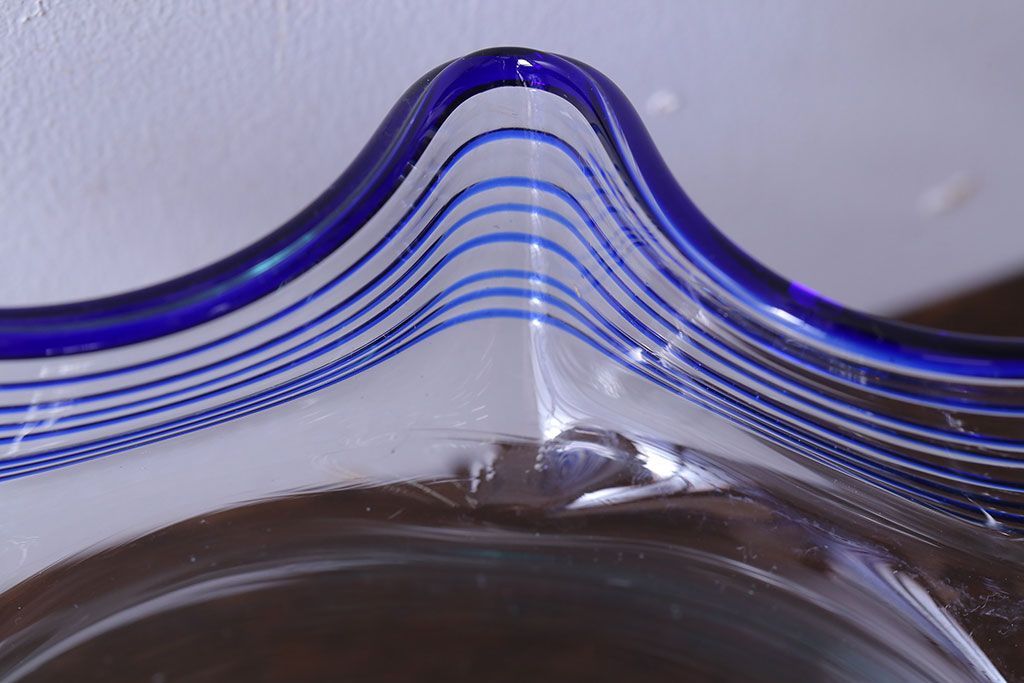 アンティーク雑貨　和製アンティーク　青縁がかわいい古いガラスの金魚鉢