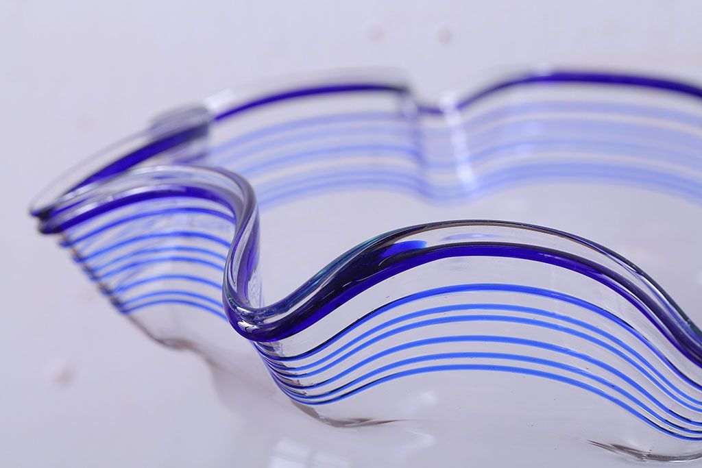 アンティーク雑貨　和製アンティーク　青縁がかわいい古いガラスの金魚鉢