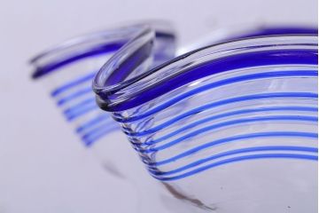 アンティーク雑貨　和製アンティーク　青縁がかわいい古いガラスの金魚鉢