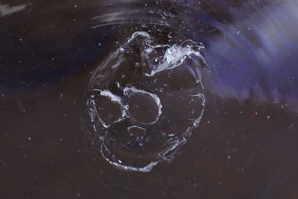 アンティーク雑貨　和製アンティーク　青縁がかわいい古いガラスの金魚鉢