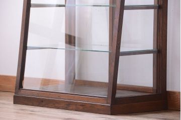 レトロ家具　和製アンティーク　古いタモ材のレトロな台形型ガラスケース