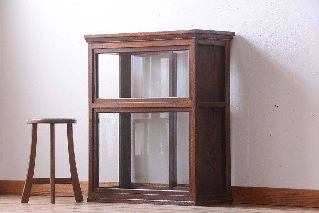 アンティーク家具　和製アンティーク　縦型!古い木の上品なガラスケース
