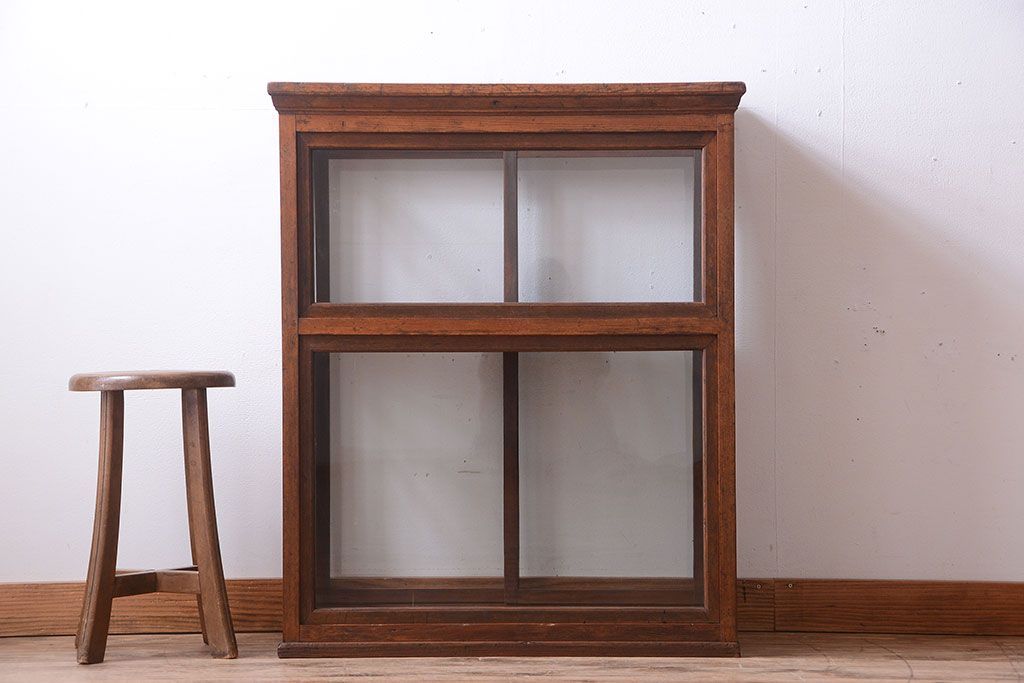 アンティーク家具　和製アンティーク　縦型!古い木の上品なガラスケース