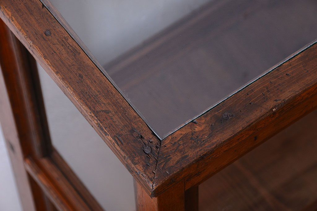 アンティーク家具　和製アンティーク　縦型!古い木の上品なガラスケース