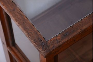 アンティーク家具　和製アンティーク　縦型!古い木の上品なガラスケース