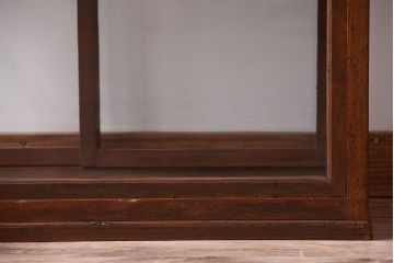 アンティーク家具　和製アンティーク　縦型!古い木の上品なガラスケース