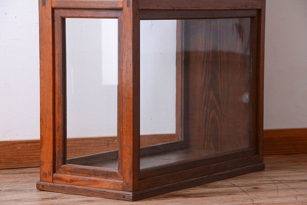 アンティーク家具　和製アンティーク　縦型!古い木の上品なガラスケース