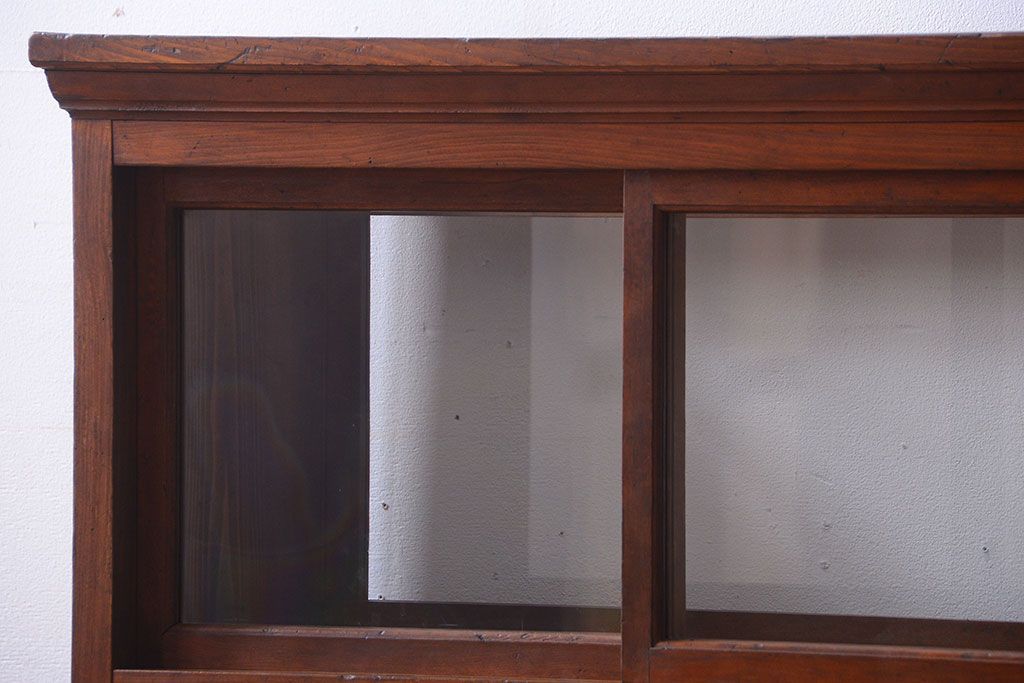 アンティーク家具　和製アンティーク　縦型!古い木の上品なガラスケース