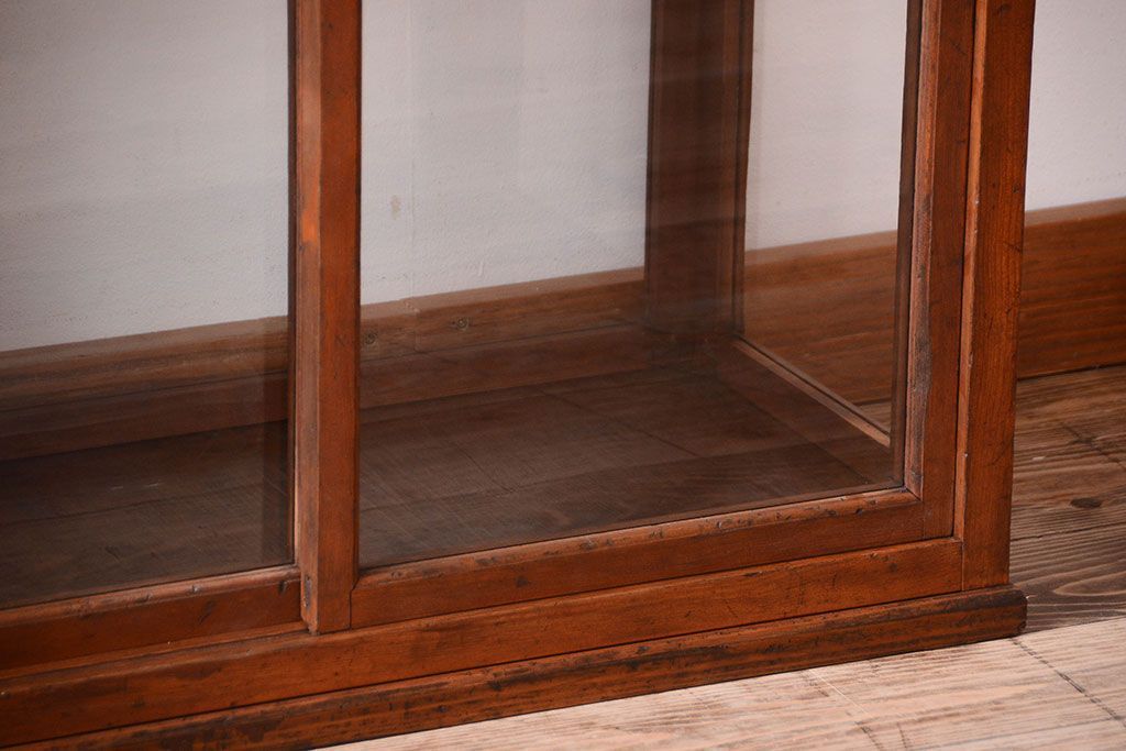 アンティーク家具　和製アンティーク　縦型!古い木の上品なガラスケース