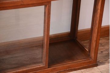 アンティーク家具　和製アンティーク　縦型!古い木の上品なガラスケース