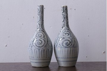 アンティーク雑貨　古民具・骨董　江戸後期　古伊万里・染付・蛸唐草文　徳利2つセット