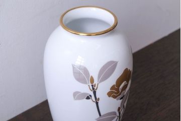 アンティーク雑貨　中古　大倉陶園(おおくらとうえん)　金彩　椿　23cm　花器(箱付き)